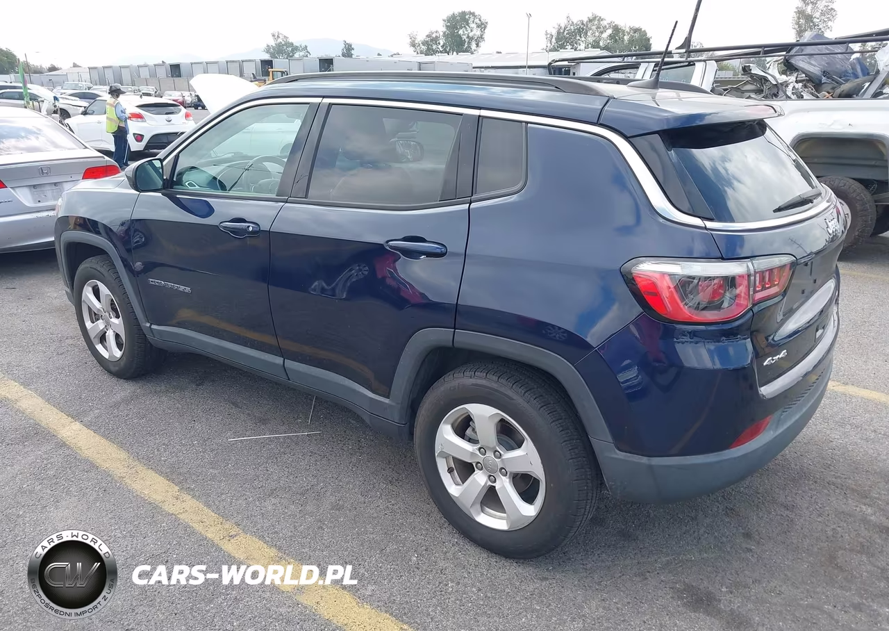 2018 Jeep Compass Latitude 4X4 VIN:3C4NJDBB8JT185878 - 3