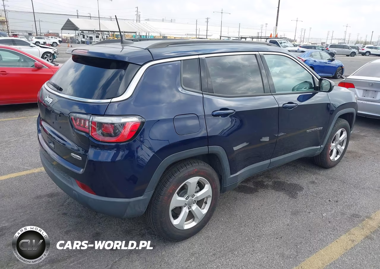 2018 Jeep Compass Latitude 4X4 VIN:3C4NJDBB8JT185878 - 4