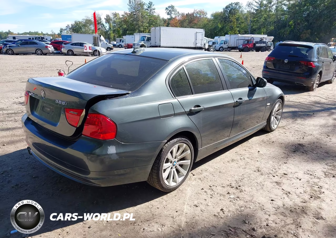 2011 BMW 328I xDrive VIN:WBAPK5G57BNN26927 - 4