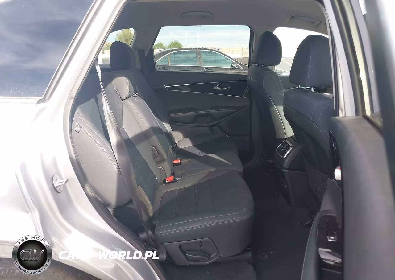 2019 Kia Sorento 3.3L Lx VIN:5XYPG4A52KG559932 - 8