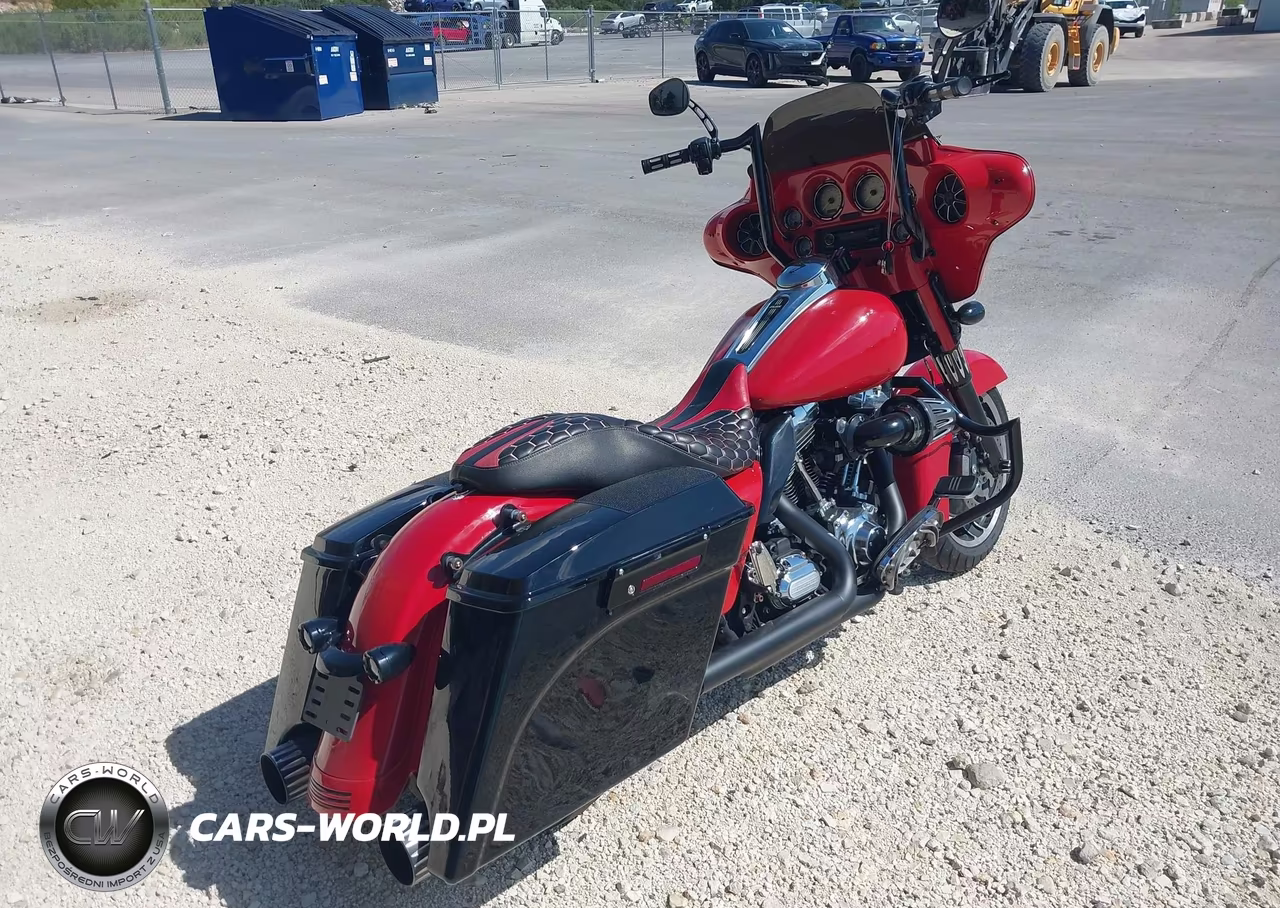 2011 Harley-Davidson Flhx VIN:1HD1KBM16BB661406 - 4