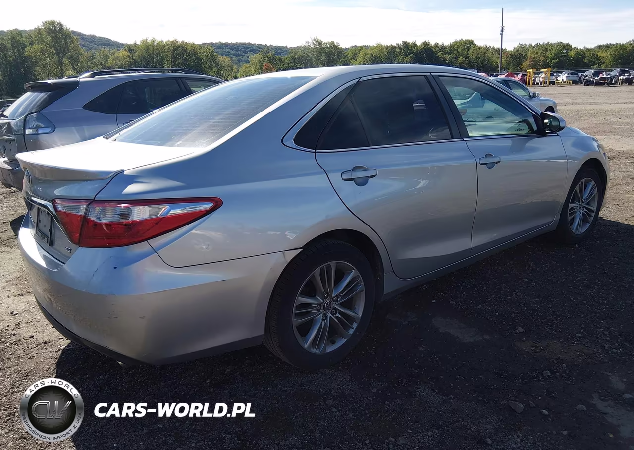 2015 Toyota Camry Se VIN:4T1BF1FK6FU946347 - 4
