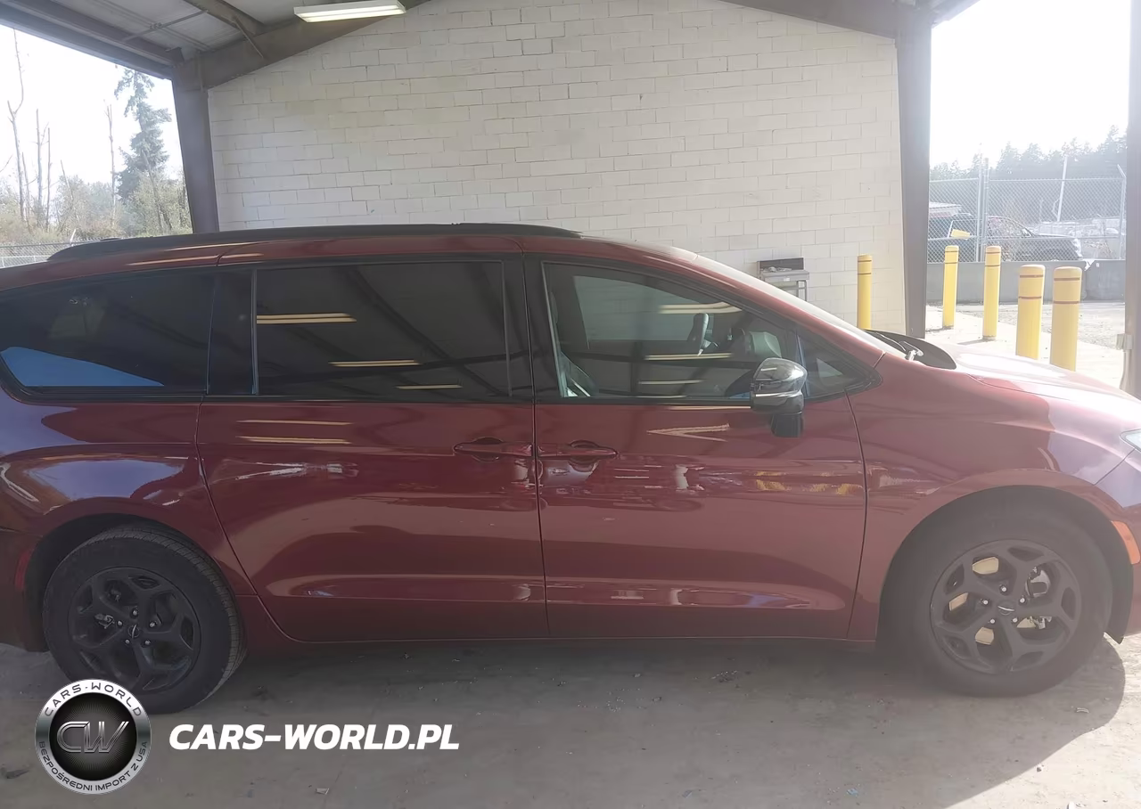 2023 Chrysler Pacifica Hybrid Limited VIN:2C4RC1S79PR618870 - 13