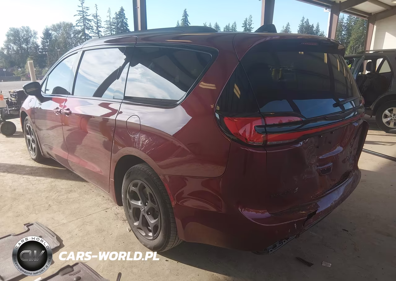 2023 Chrysler Pacifica Hybrid Limited VIN:2C4RC1S79PR618870 - 3