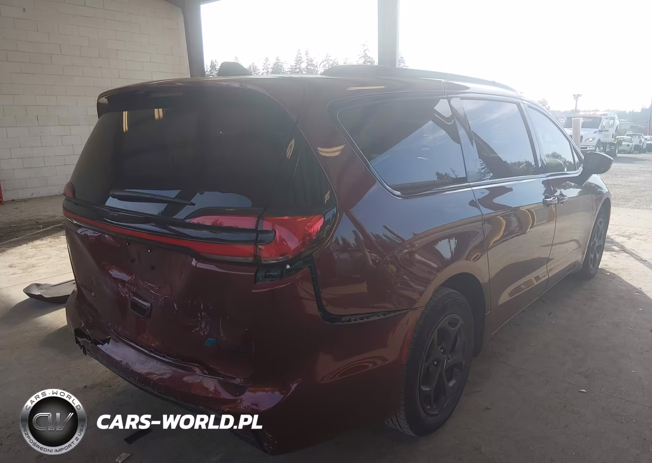 2023 Chrysler Pacifica Hybrid Limited VIN:2C4RC1S79PR618870 - 4