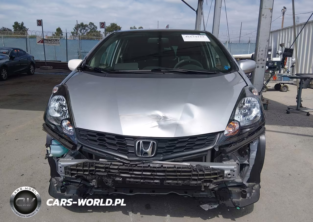 2013 Honda Fit Sport VIN:JHMGE8H52DC029792 - 13