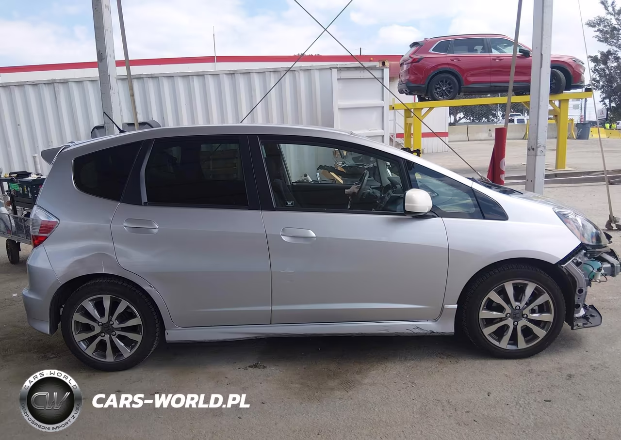 2013 Honda Fit Sport VIN:JHMGE8H52DC029792 - 14