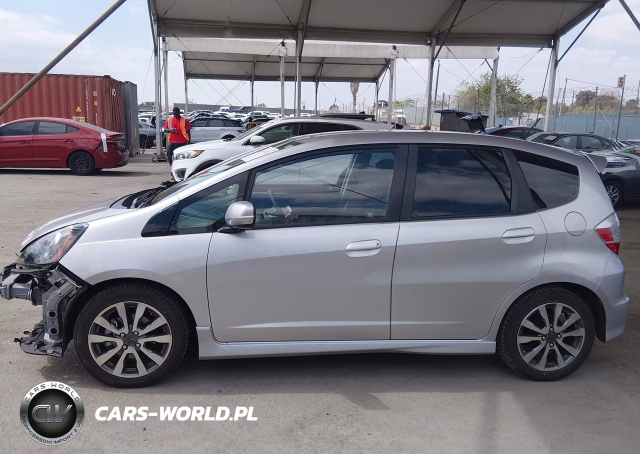 2013 Honda Fit Sport VIN:JHMGE8H52DC029792 - 15