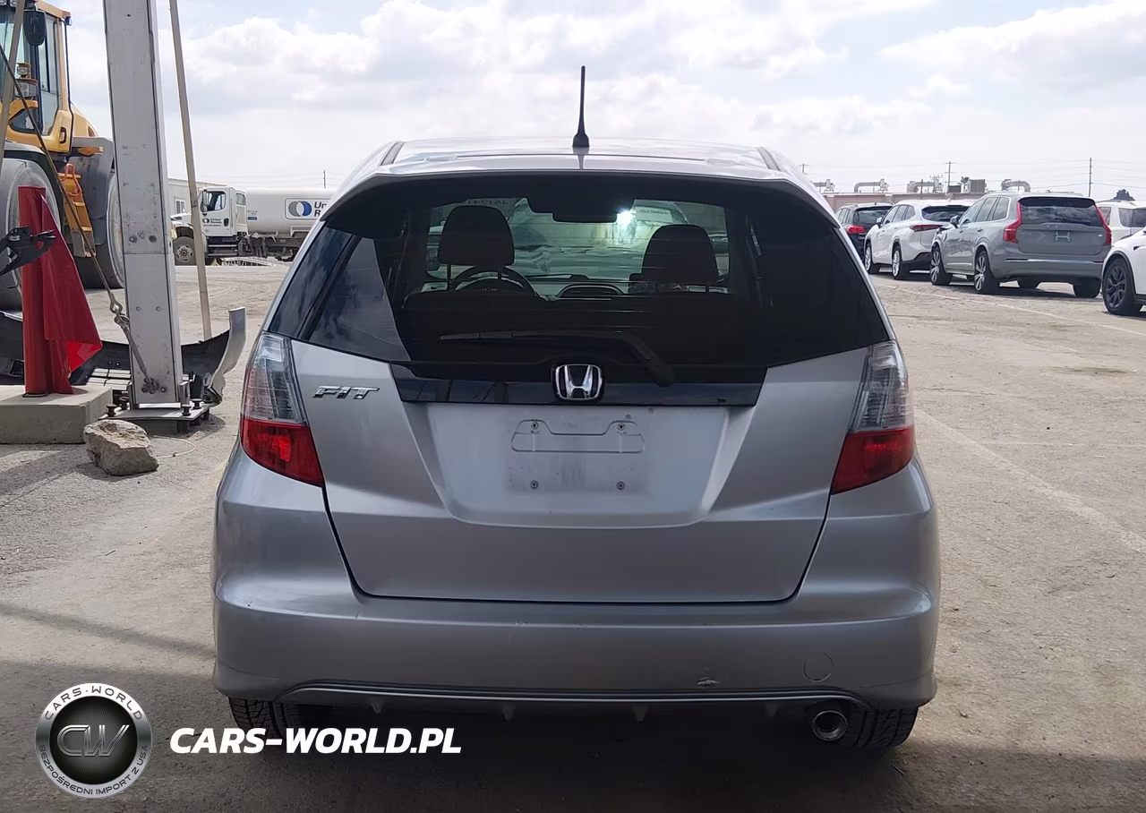 2013 Honda Fit Sport VIN:JHMGE8H52DC029792 - 17