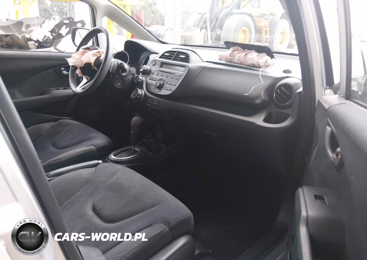 2013 Honda Fit Sport VIN:JHMGE8H52DC029792 - 5