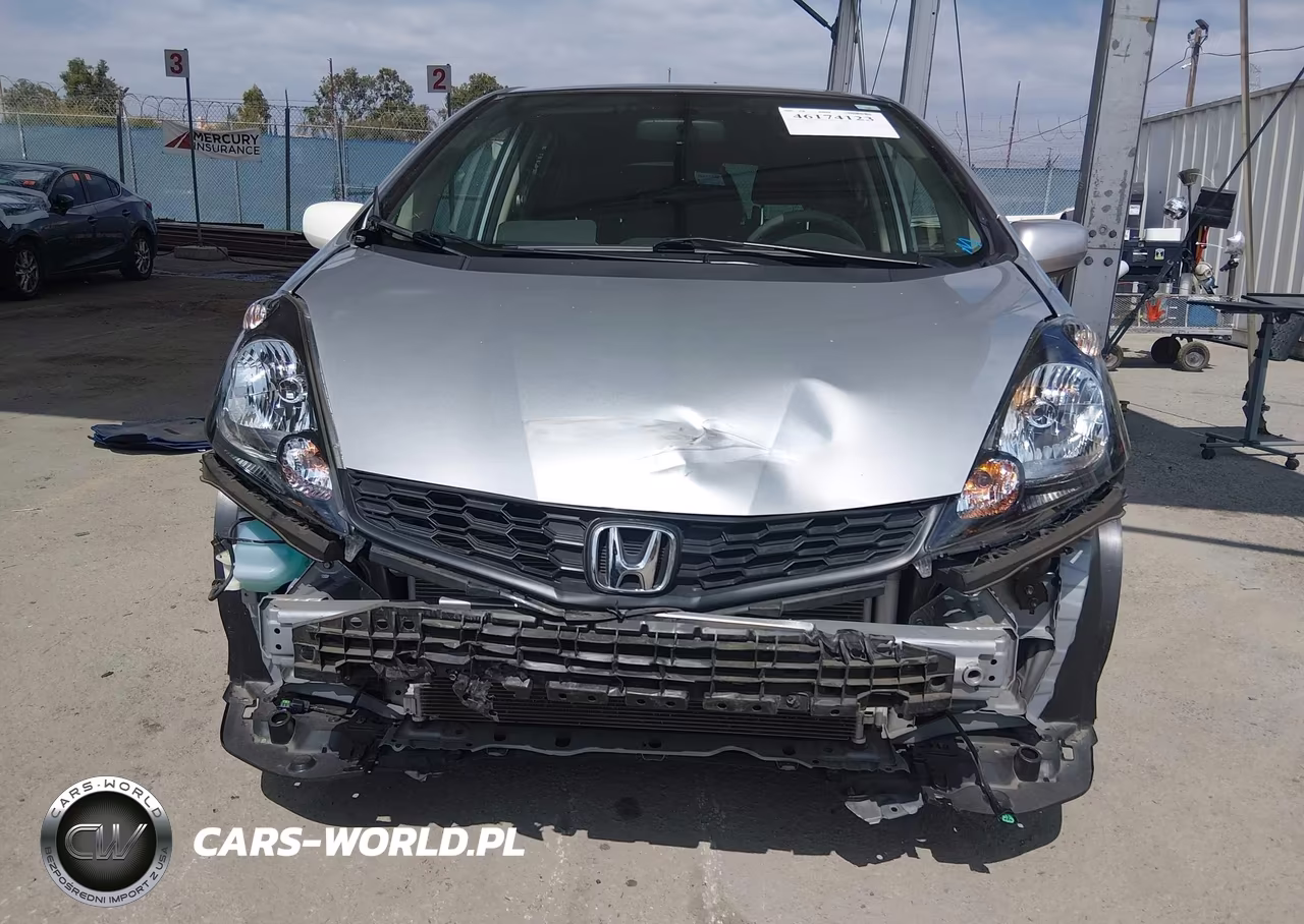 2013 Honda Fit Sport VIN:JHMGE8H52DC029792 - 6