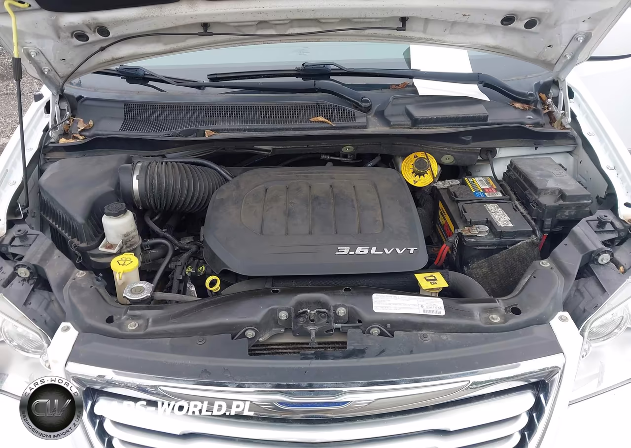 2015 Chrysler Town & Country Touring VIN:2C4RC1BG4FR552243 - 10