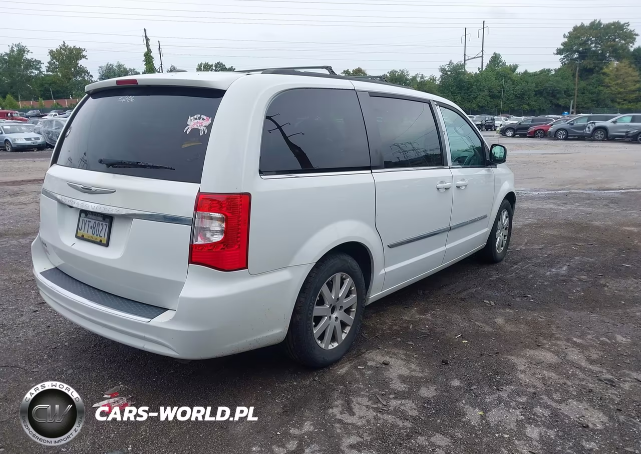 2015 Chrysler Town & Country Touring VIN:2C4RC1BG4FR552243 - 4