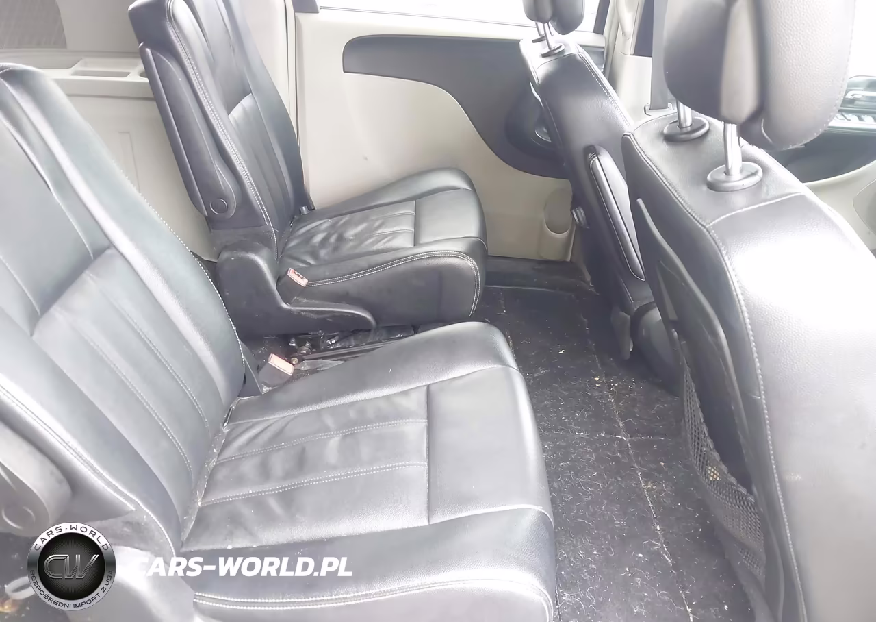 2015 Chrysler Town & Country Touring VIN:2C4RC1BG4FR552243 - 8