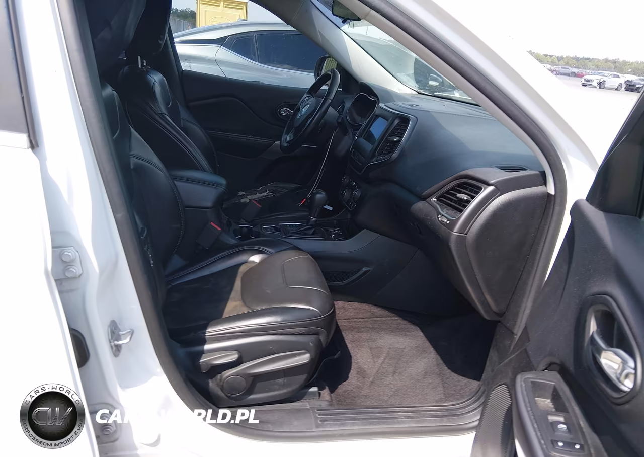 2019 Jeep Cherokee Latitude Plus Fwd VIN:1C4PJLLB0KD132570 - 5
