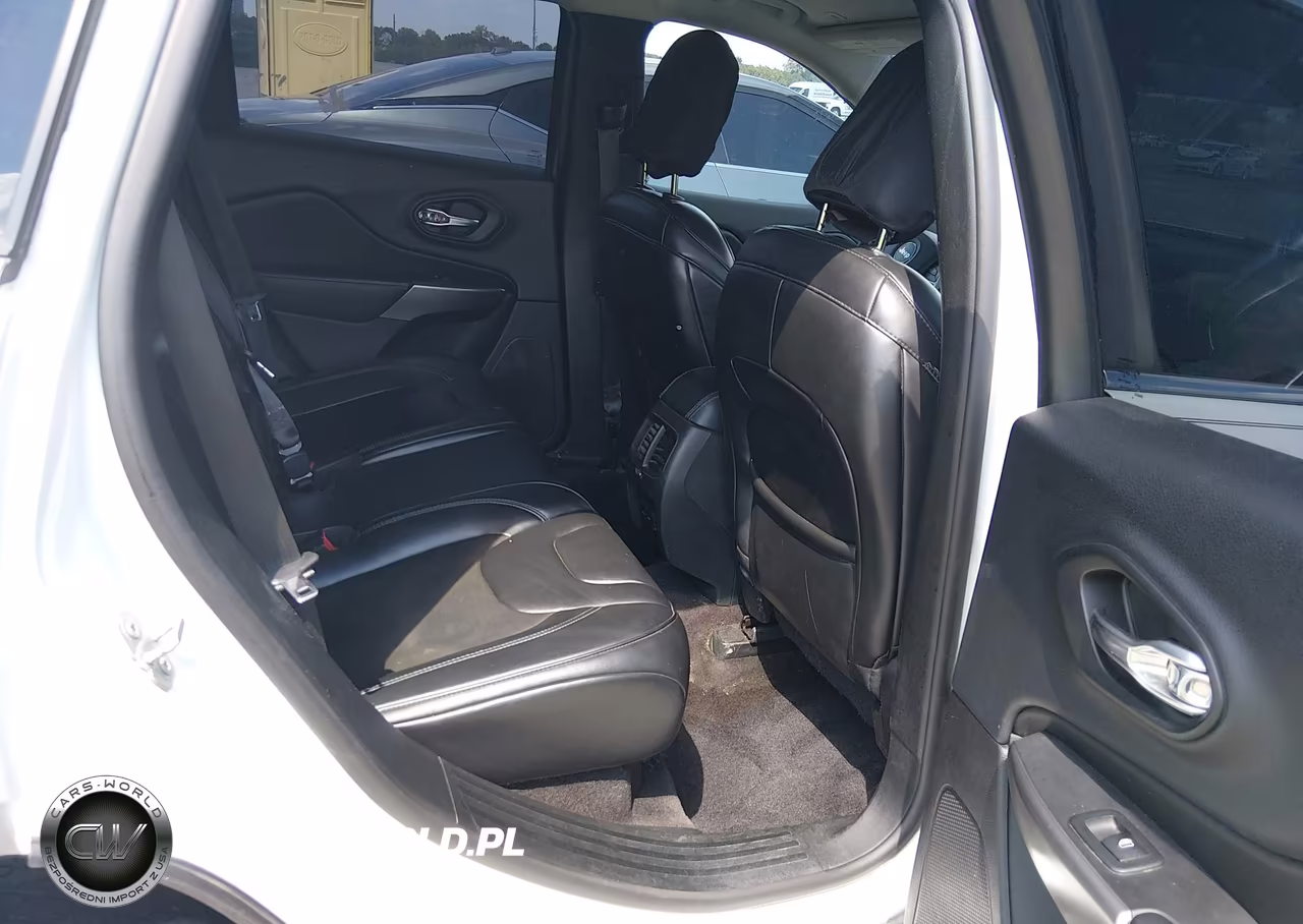 2019 Jeep Cherokee Latitude Plus Fwd VIN:1C4PJLLB0KD132570 - 8