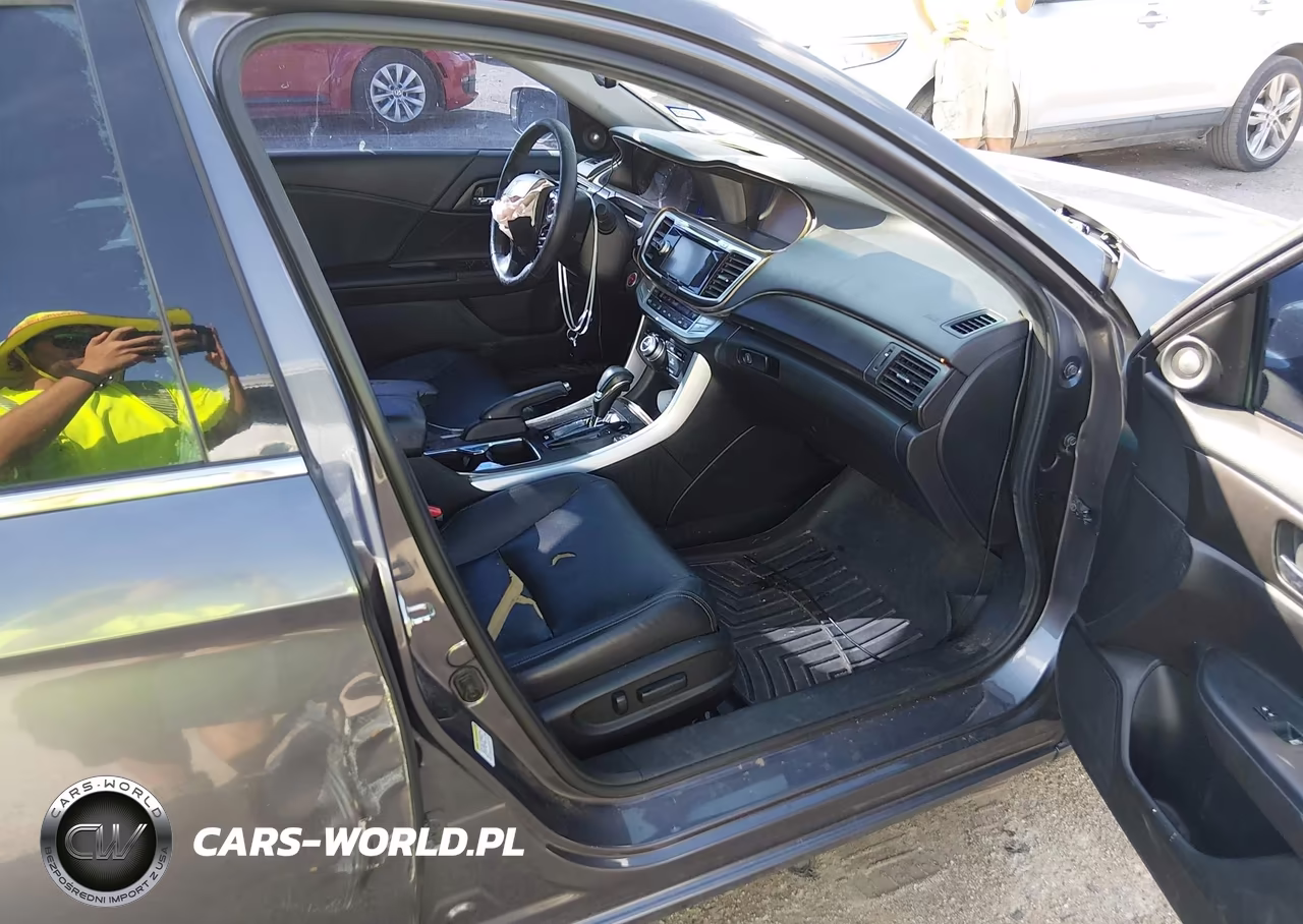 2015 Honda Accord Hybrid Touring VIN:1HGCR6F73FA007989 - 5