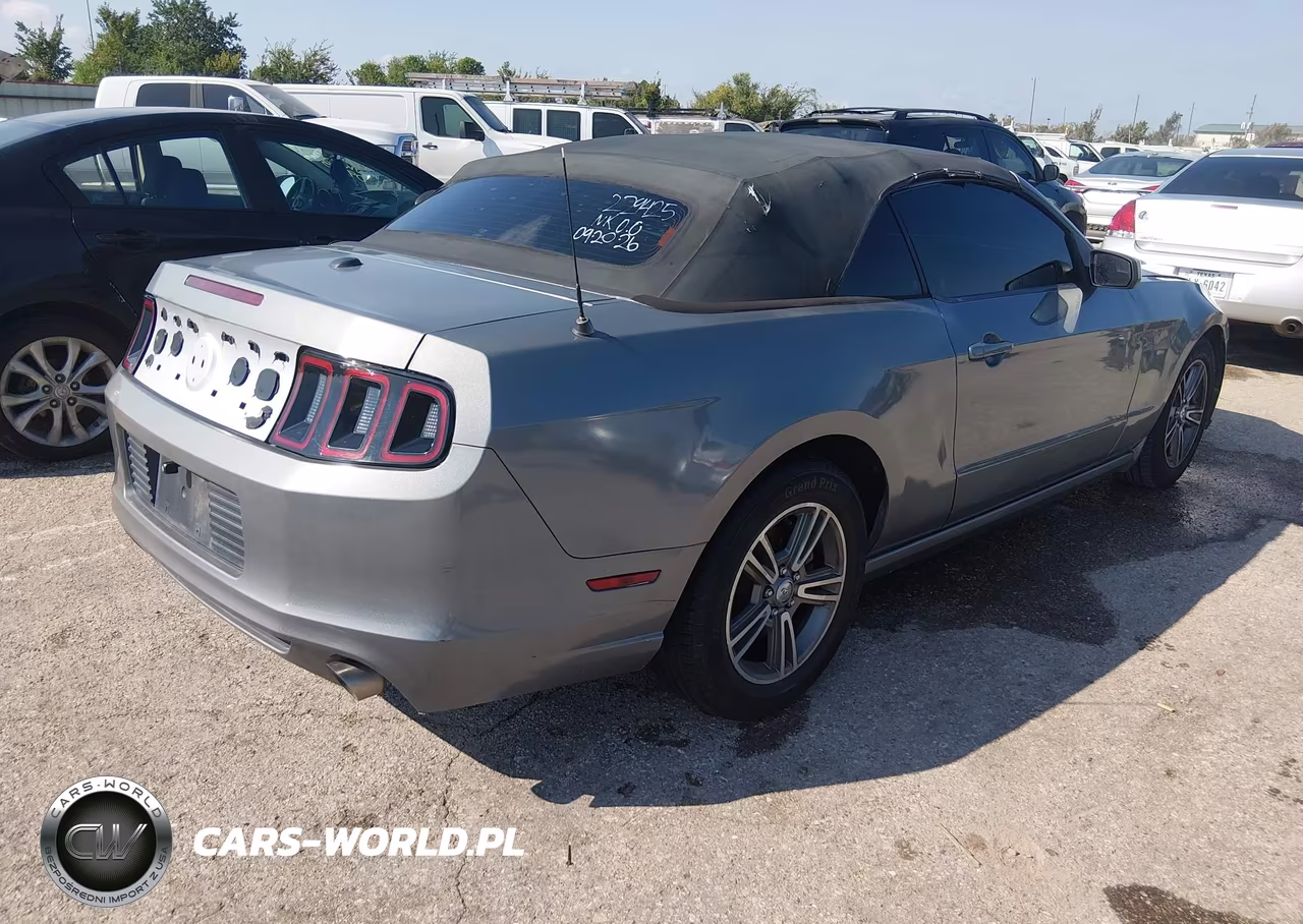 2013 Ford Mustang V6 Premium VIN:1ZVBP8EM7D5229425 - 4
