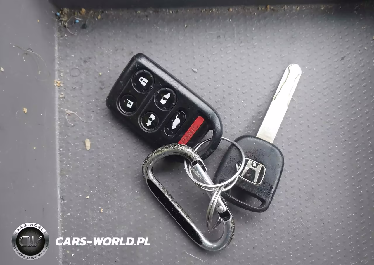 2010 Honda Odyssey Touring VIN:5FNRL3H91AB081676 - 11