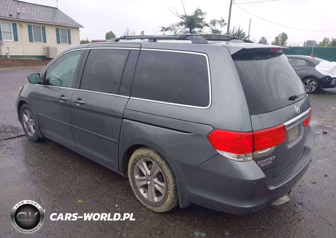 2010 Honda Odyssey Touring VIN:5FNRL3H91AB081676 - 3