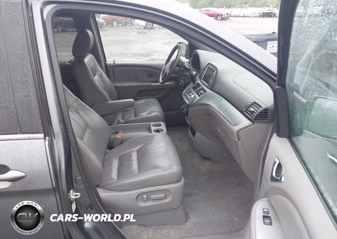 2010 Honda Odyssey Touring VIN:5FNRL3H91AB081676 - 5