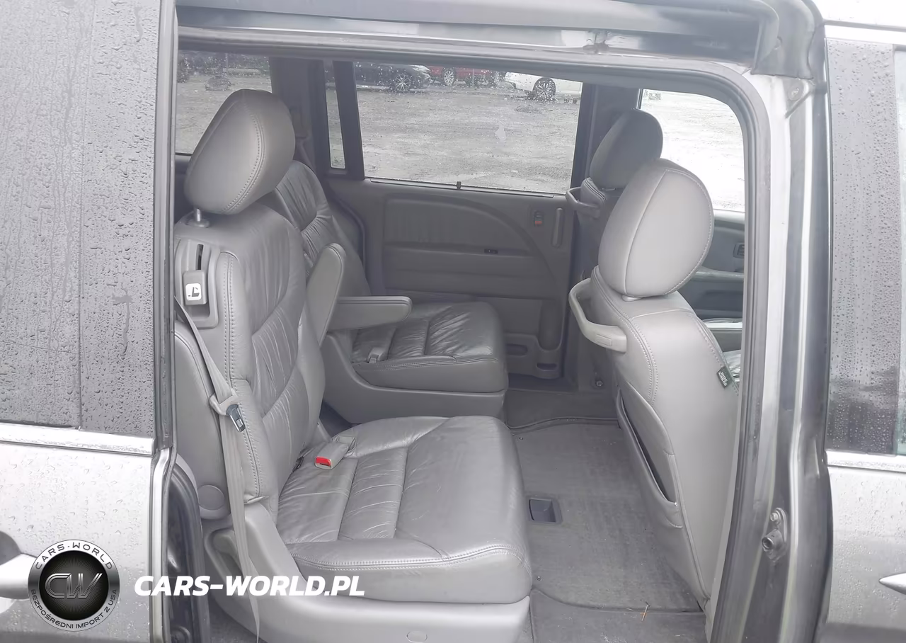 2010 Honda Odyssey Touring VIN:5FNRL3H91AB081676 - 8