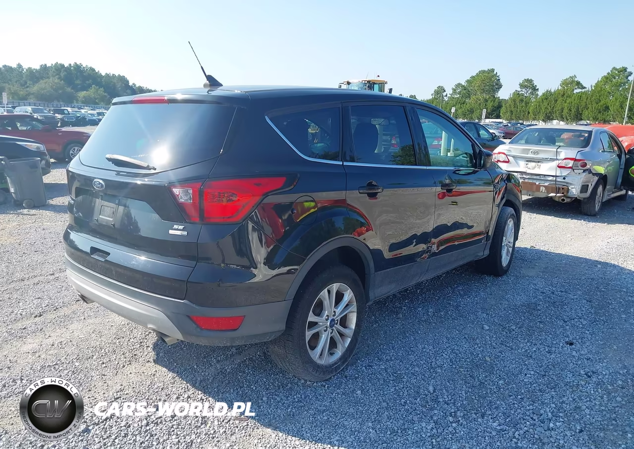 2019 Ford Escape Se VIN:1FMCU9GD2KUA38867 - 4