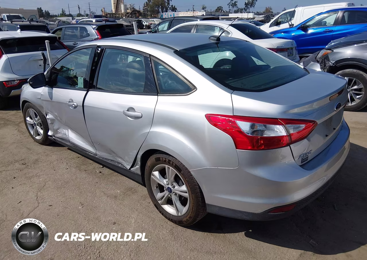 2014 Ford Focus Se VIN:1FADP3F2XEL261977 - 3