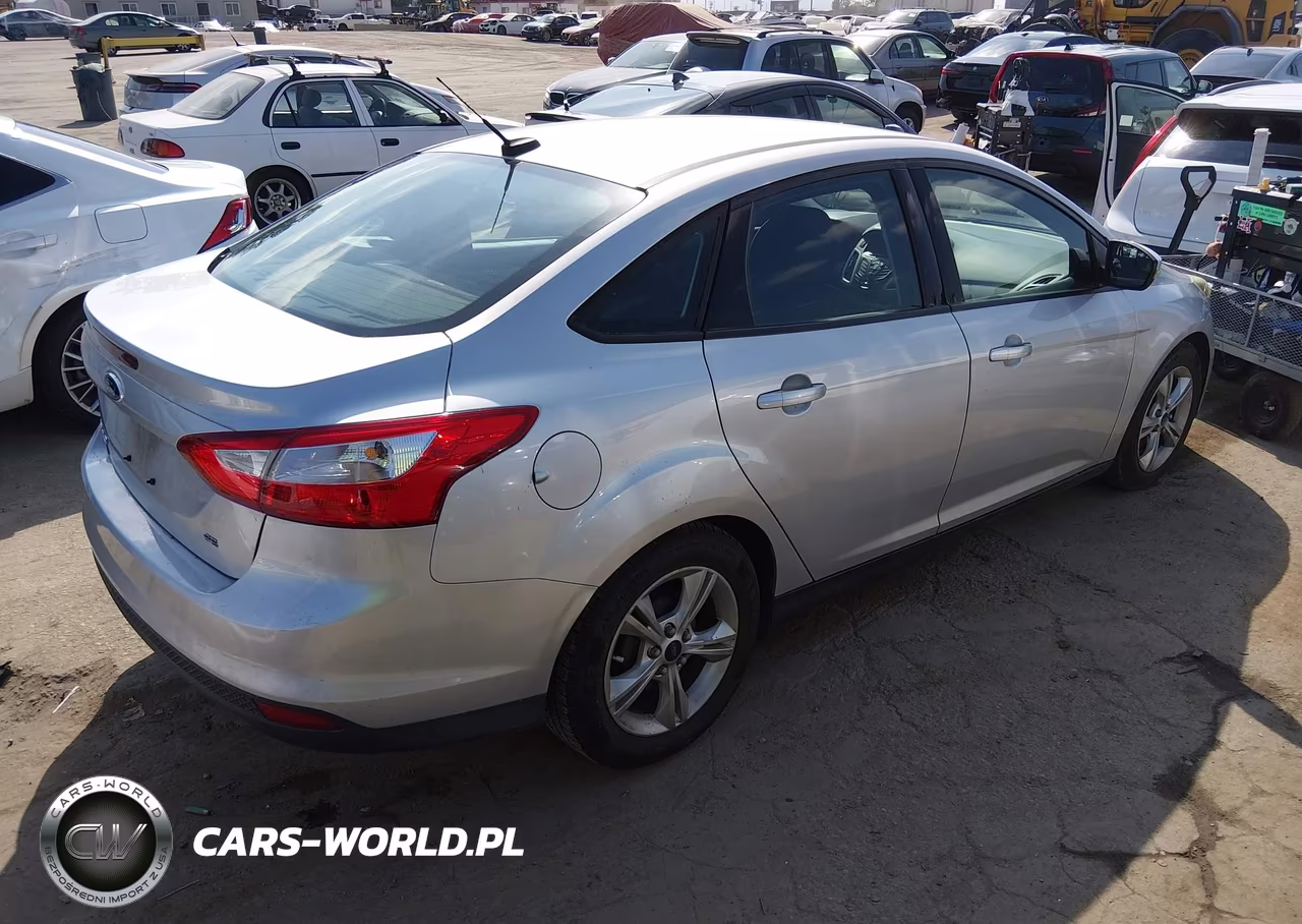 2014 Ford Focus Se VIN:1FADP3F2XEL261977 - 4