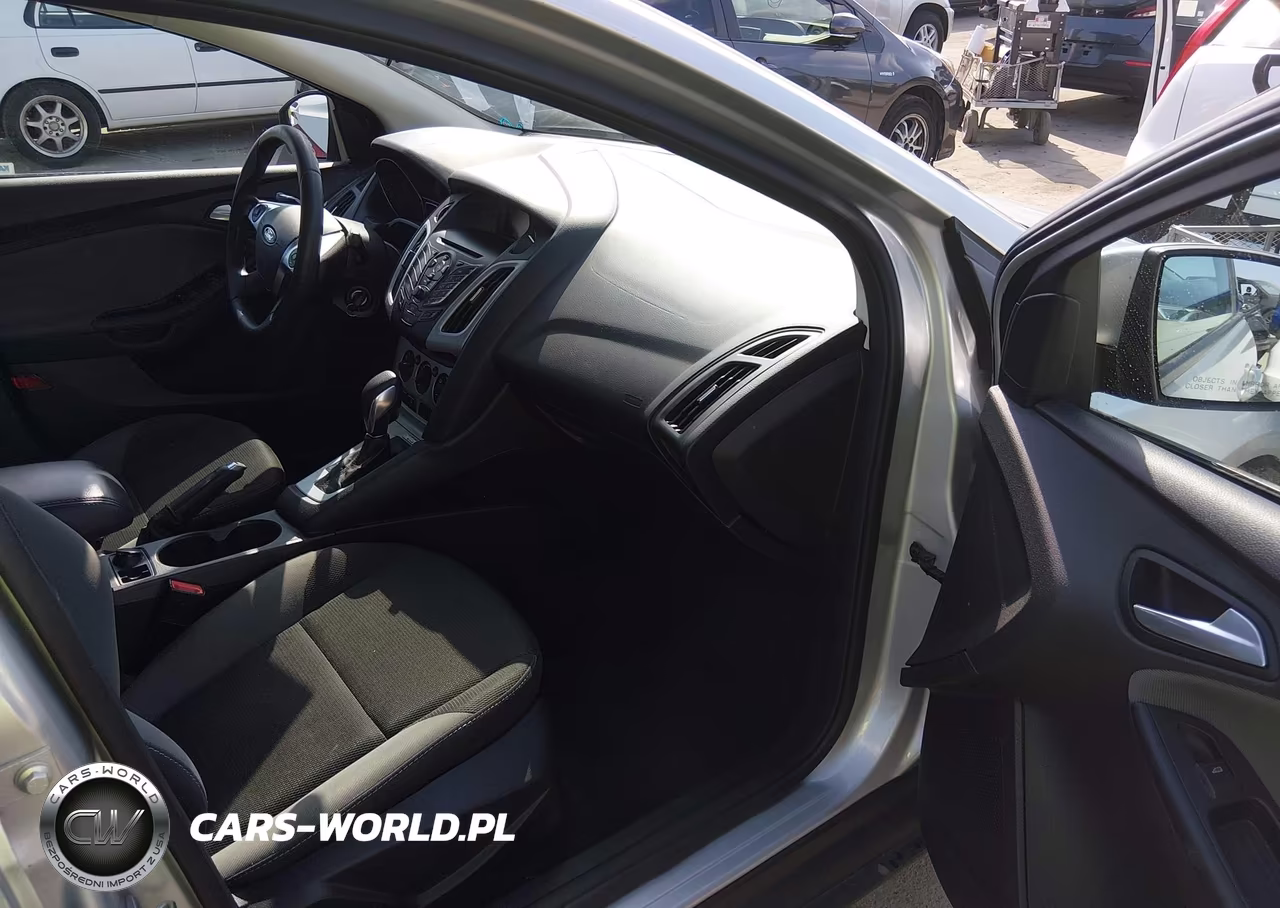 2014 Ford Focus Se VIN:1FADP3F2XEL261977 - 5