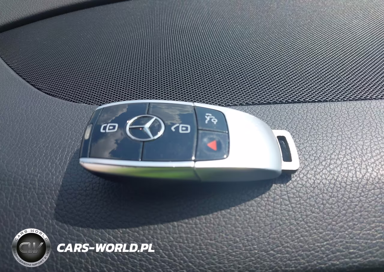 2018 Mercedes-Benz E 300 VIN:WDDZF4JB3JA434217 - 11