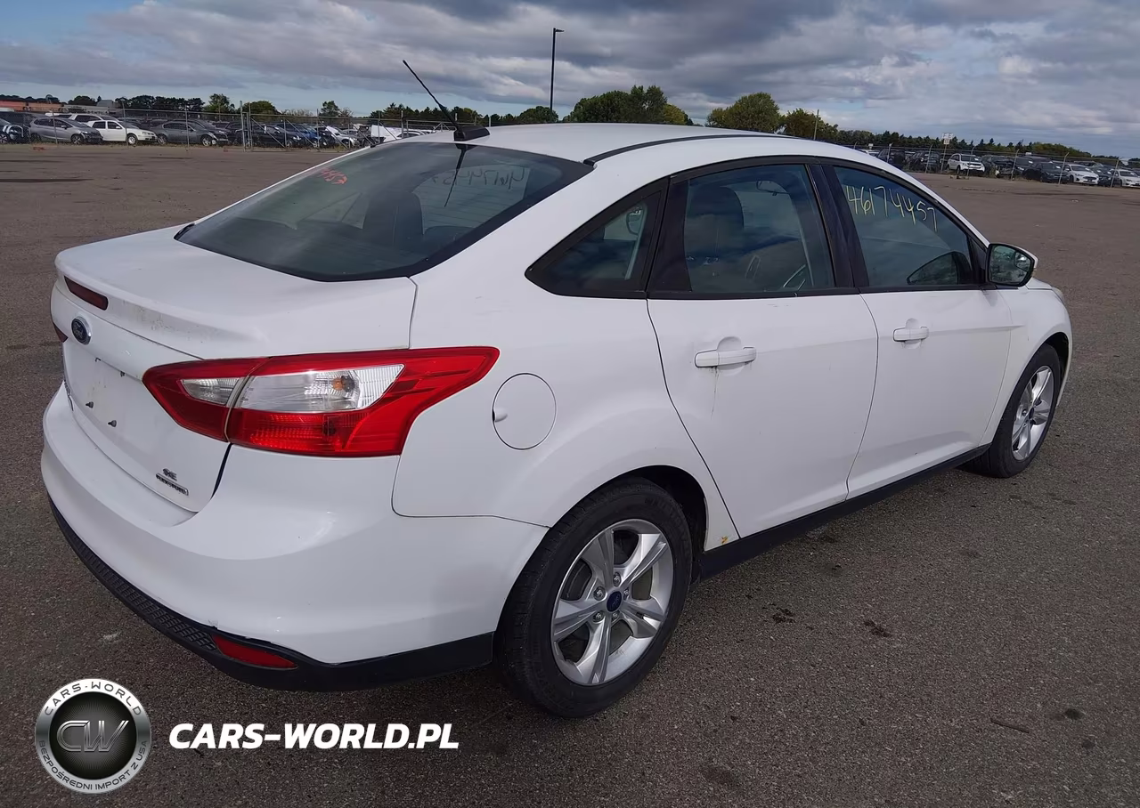2013 Ford Focus Se VIN:1FADP3F24DL381952 - 4