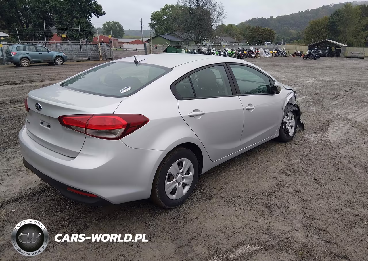 2017 Kia Forte Lx VIN:3KPFK4A75HE076176 - 4