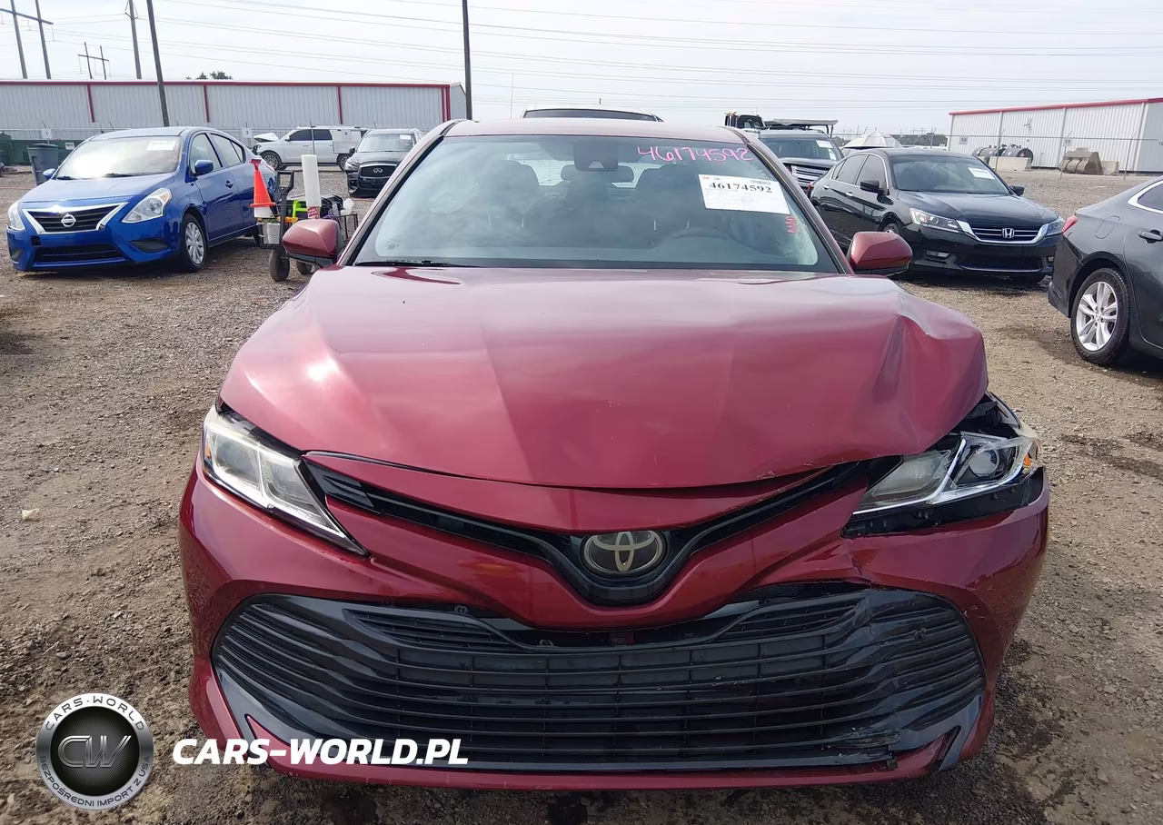 2019 Toyota Camry Le VIN:4T1B11HK6KU801752 - 12