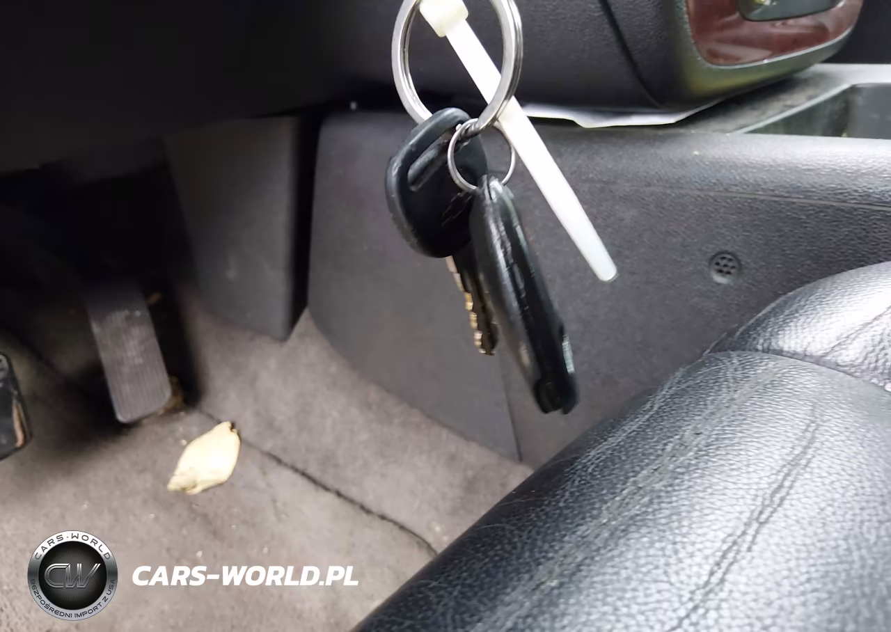 2010 Chevrolet Suburban 1500 Lt1 VIN:1GNUKJE31AR235063 - 11