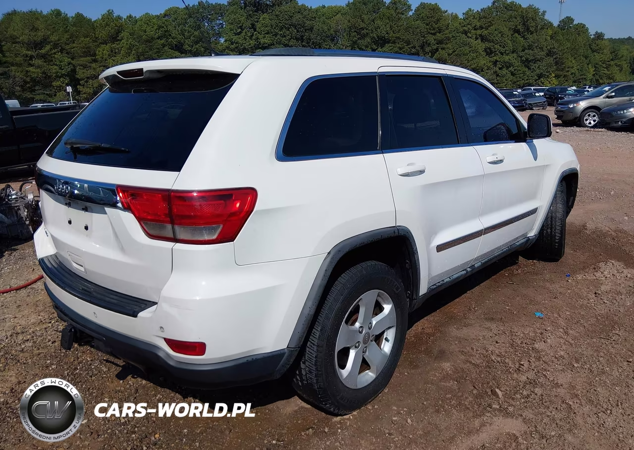2011 Jeep Grand Cherokee Laredo VIN:1J4RS4GG5BC521240 - 4