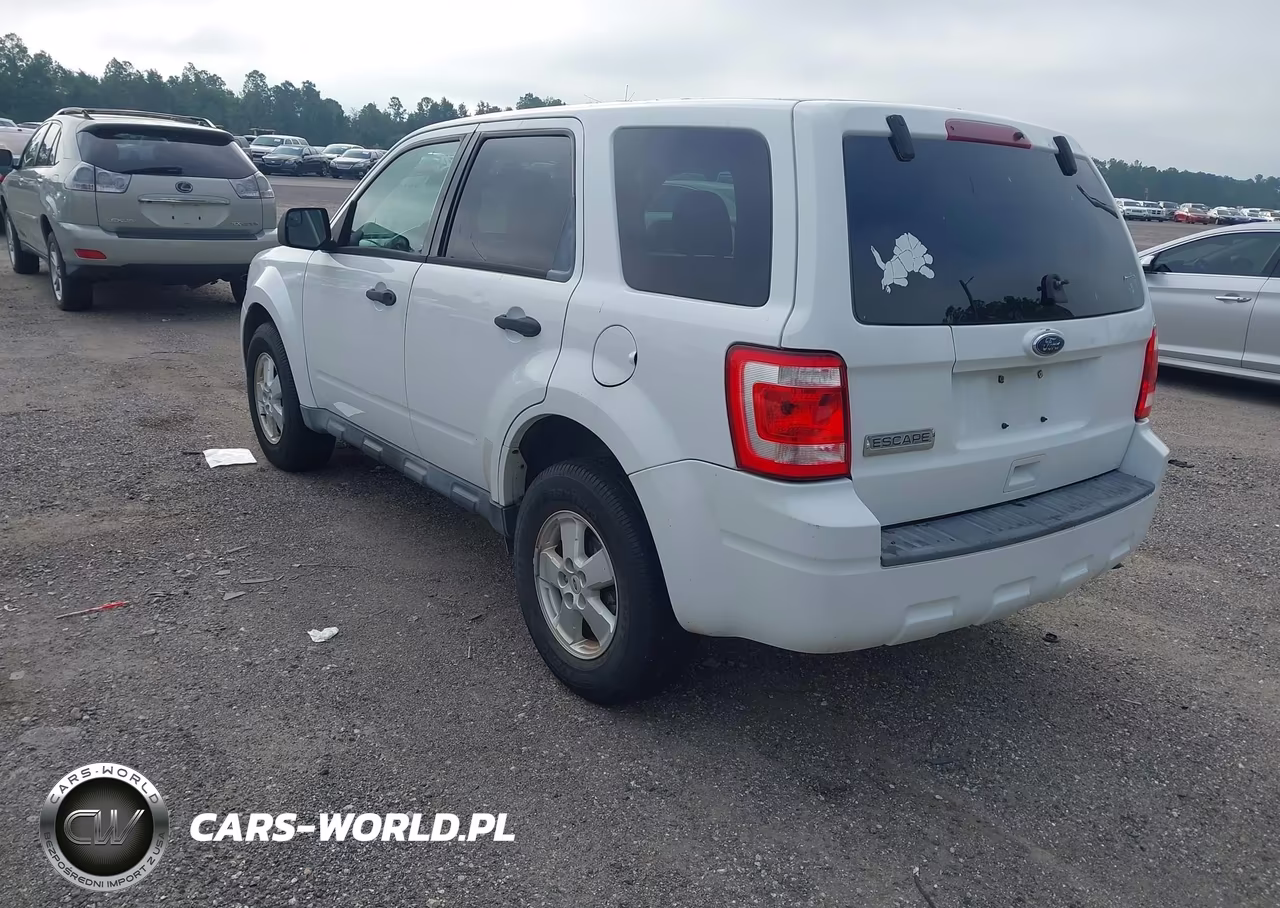 2010 Ford Escape Xls VIN:1FMCU0C76AKB00650 - 3
