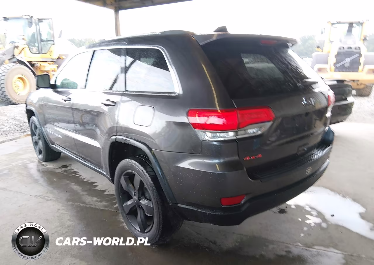 2015 Jeep Grand Cherokee Laredo VIN:1C4RJFAGXFC942745 - 3