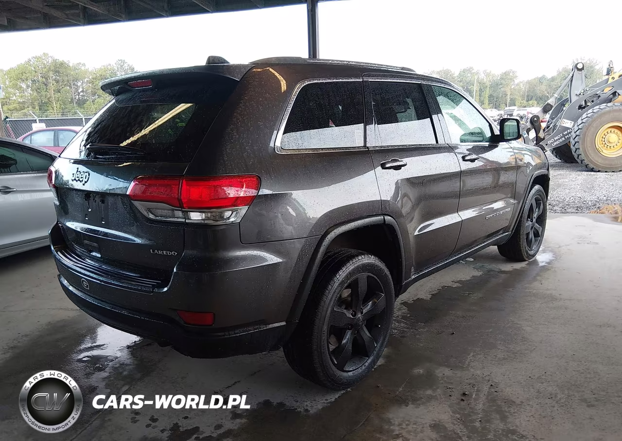 2015 Jeep Grand Cherokee Laredo VIN:1C4RJFAGXFC942745 - 4
