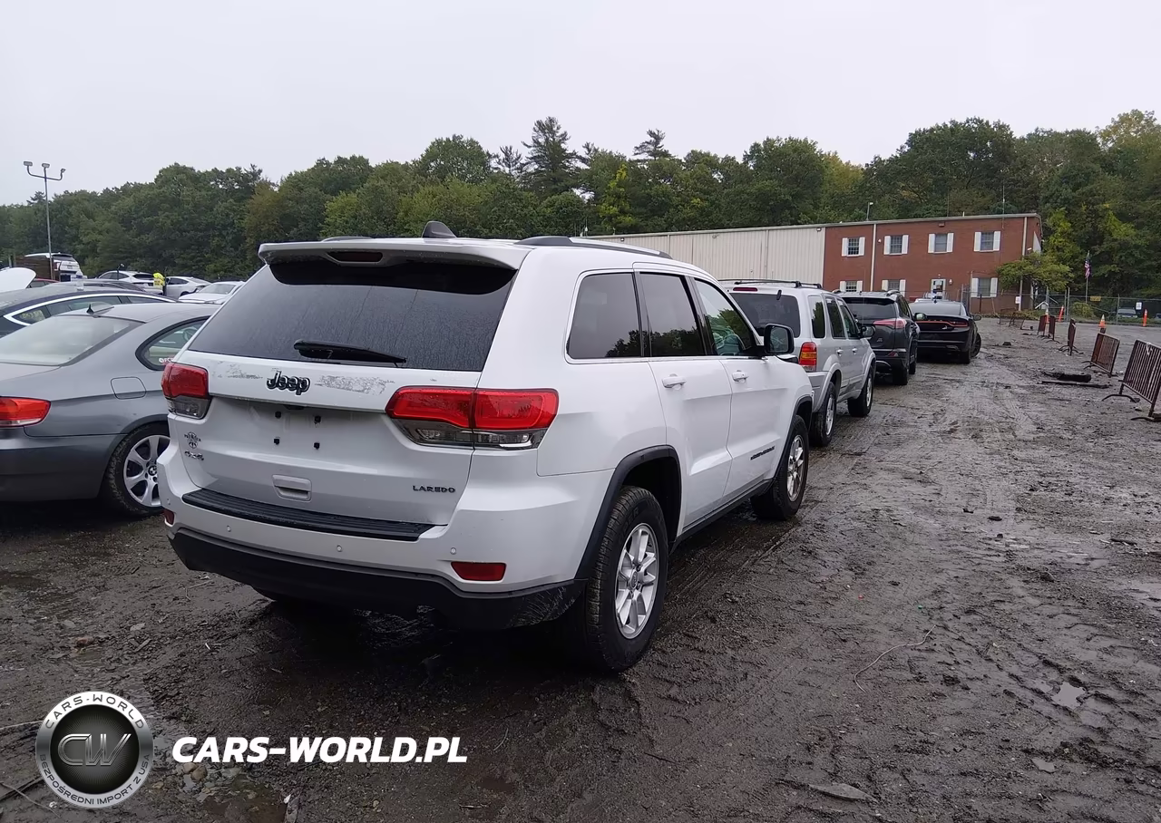 2018 Jeep Grand Cherokee Laredo E 4X4 VIN:1C4RJFAG4JC479350 - 4