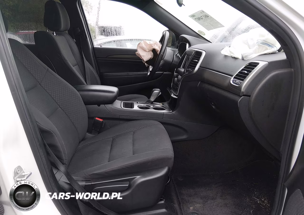2018 Jeep Grand Cherokee Laredo E 4X4 VIN:1C4RJFAG4JC479350 - 5