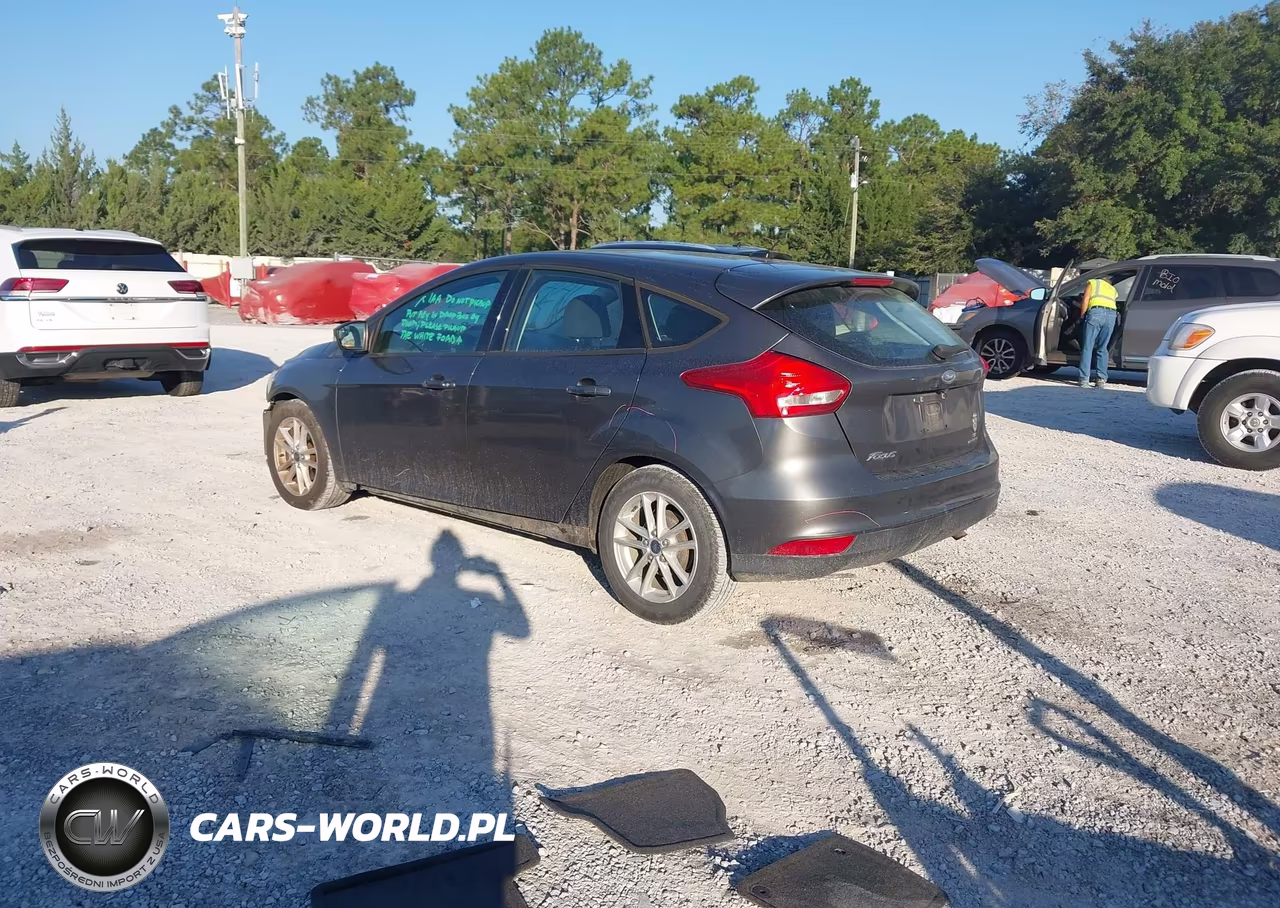 2015 Ford Focus Se VIN:1FADP3K22FL227782 - 3