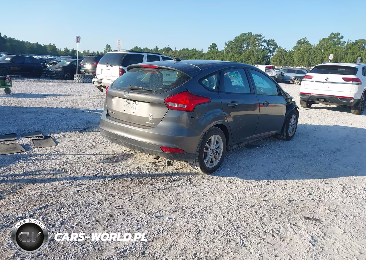 2015 Ford Focus Se VIN:1FADP3K22FL227782 - 4
