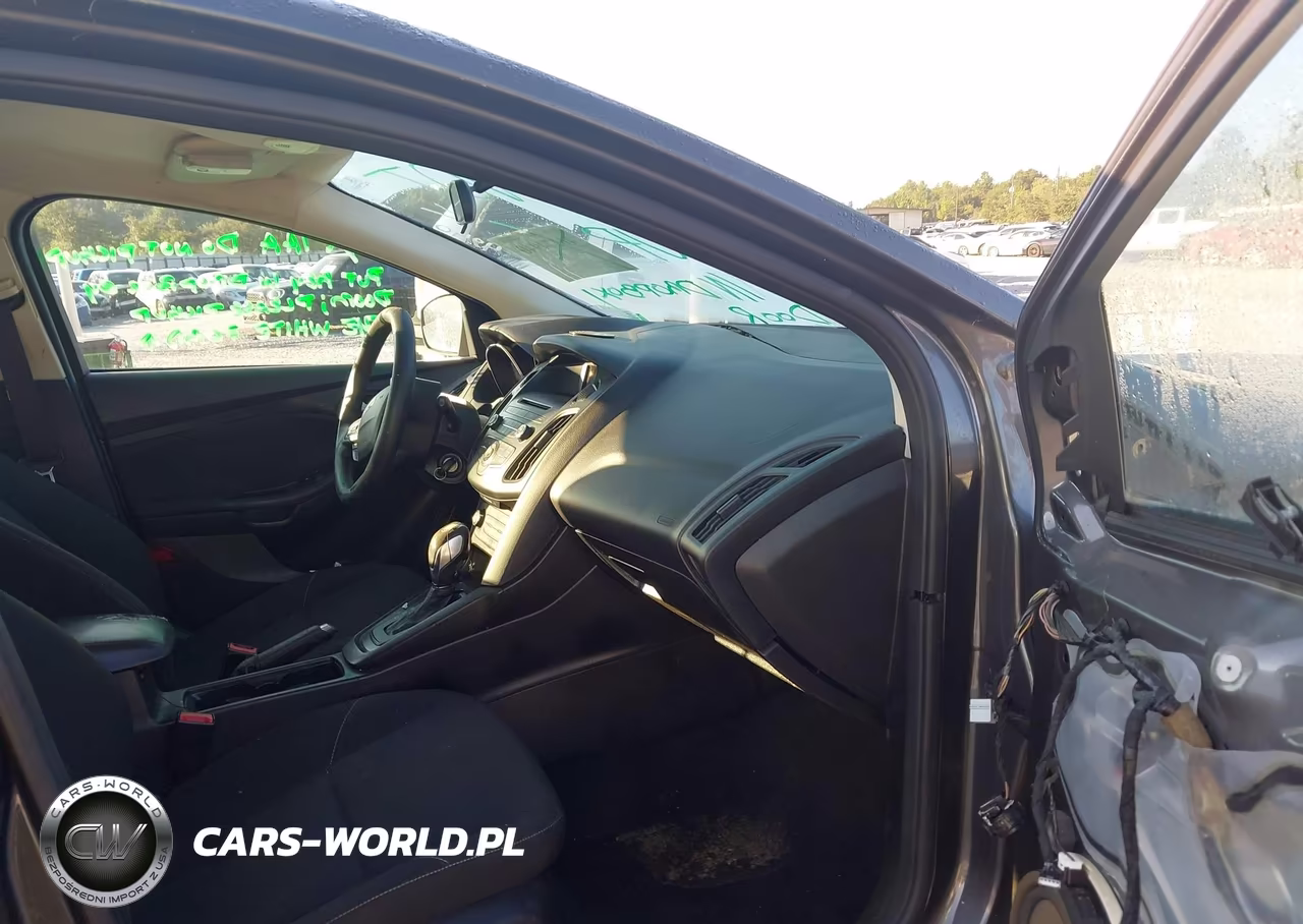 2015 Ford Focus Se VIN:1FADP3K22FL227782 - 5