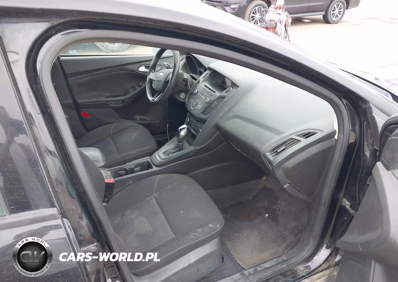 2016 Ford Focus Se VIN:1FADP3F28GL238376 - 5