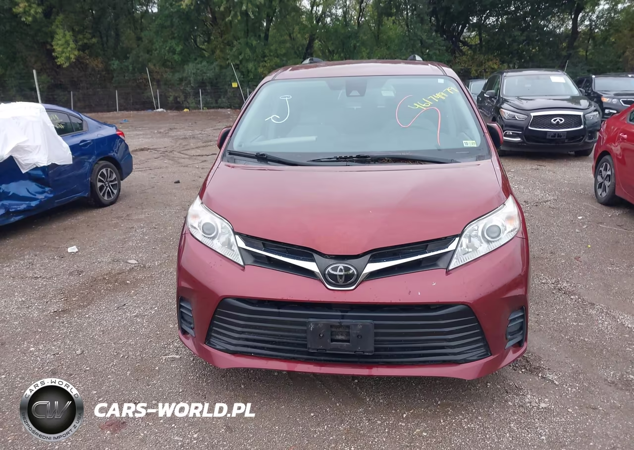2018 Toyota Sienna Le 7 Passenger VIN:5TDJZ3DC3JS204113 - 12