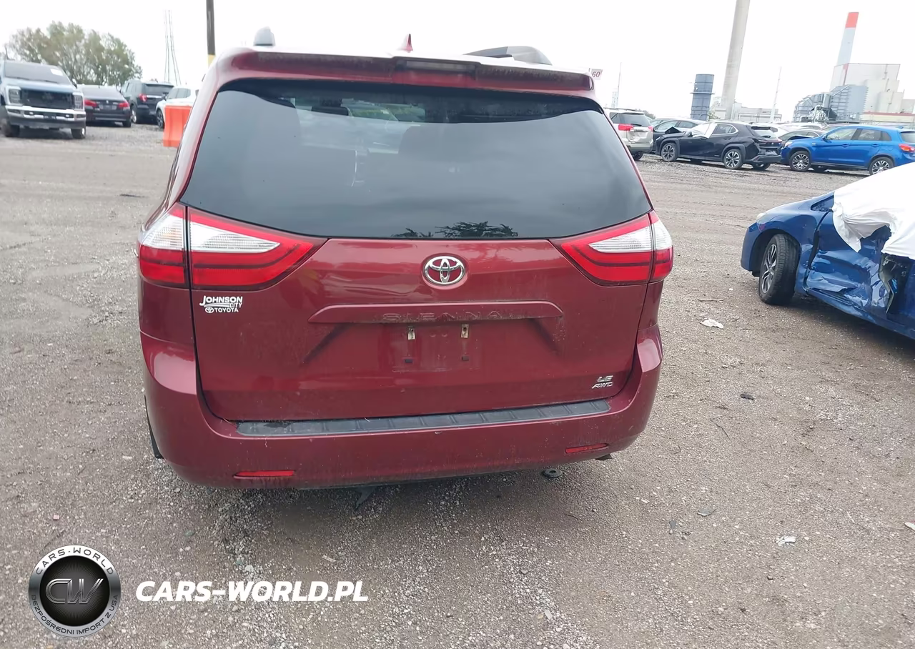 2018 Toyota Sienna Le 7 Passenger VIN:5TDJZ3DC3JS204113 - 16