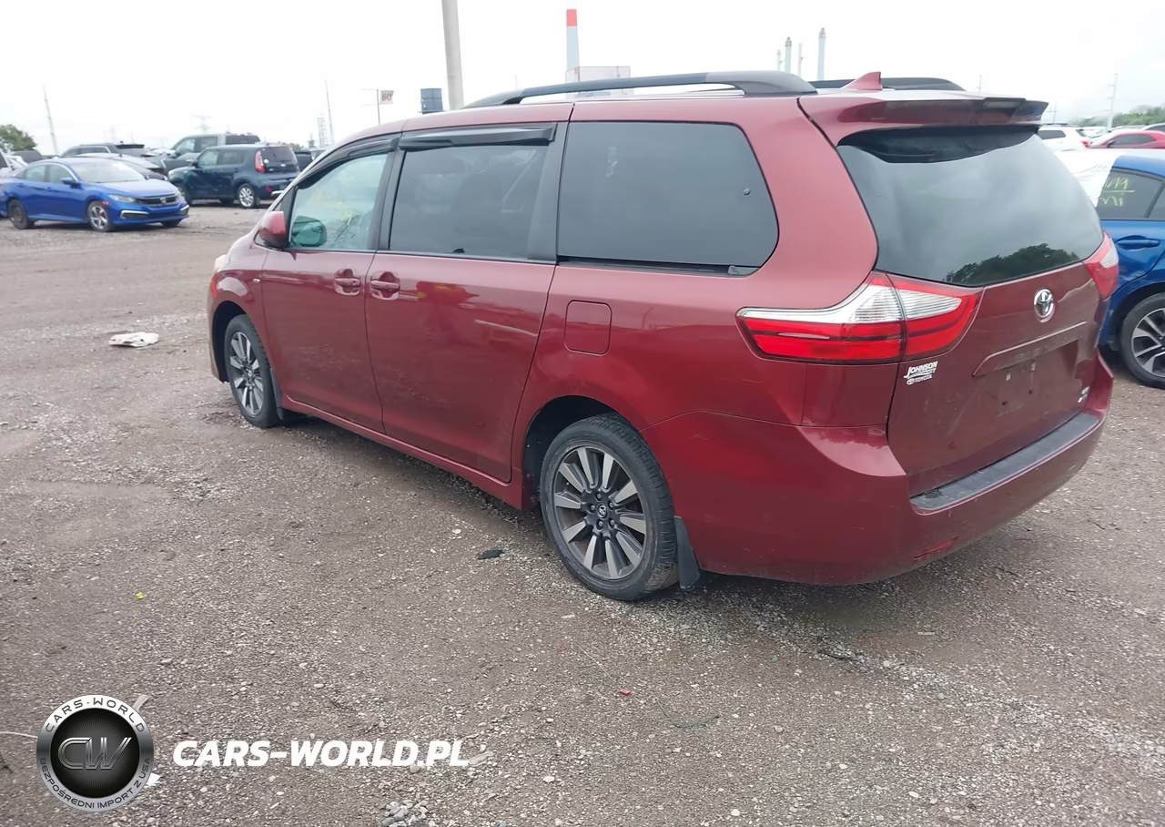 2018 Toyota Sienna Le 7 Passenger VIN:5TDJZ3DC3JS204113 - 3