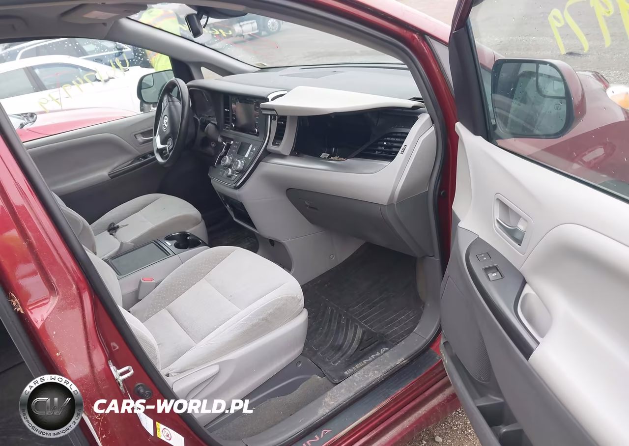 2018 Toyota Sienna Le 7 Passenger VIN:5TDJZ3DC3JS204113 - 5