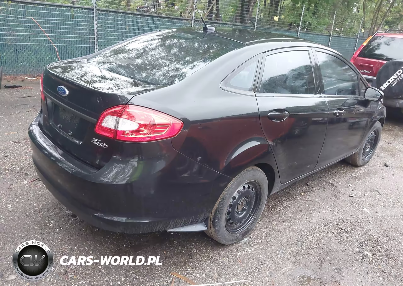 2013 Ford Fiesta S VIN:3FADP4AJ2DM149689 - 4